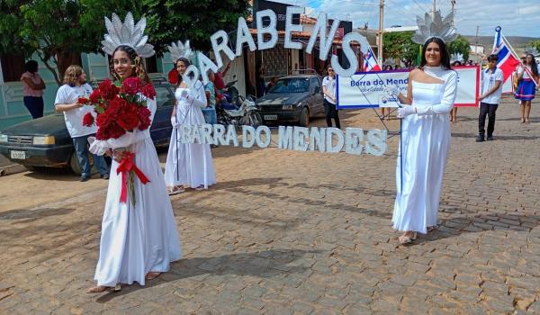 Imagens da ANIVERSÁRIO DE 67 ANOS DE BARRA DO MENDES É COMEMORADO COM FESTA CÍVICA