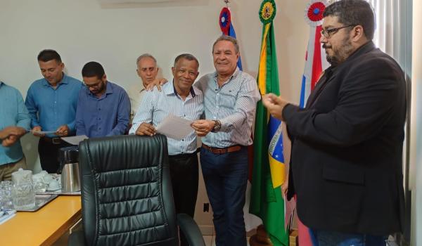 Imagens da LEI CRIA DIA DO EVANGÉLICO EM BARRA DO MENDES