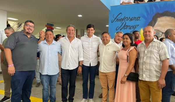 Imagens da PREFEITOS RECEPCIONAM GOVERNADOR EM VISITA A REGIÃO