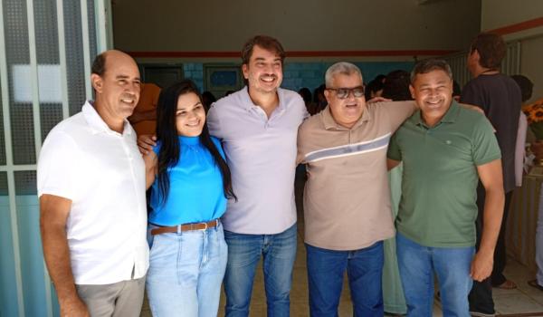 Imagens da PREFEITURA DE BARRA DO MENDES ENTREGA NOVA VAN PARA MELHORIA DO ATENDIMENTO DO TFD