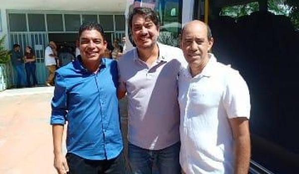 Imagens da PREFEITURA DE BARRA DO MENDES ENTREGA NOVA VAN PARA MELHORIA DO ATENDIMENTO DO TFD