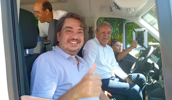 Imagens da PREFEITURA DE BARRA DO MENDES ENTREGA NOVA VAN PARA MELHORIA DO ATENDIMENTO DO TFD