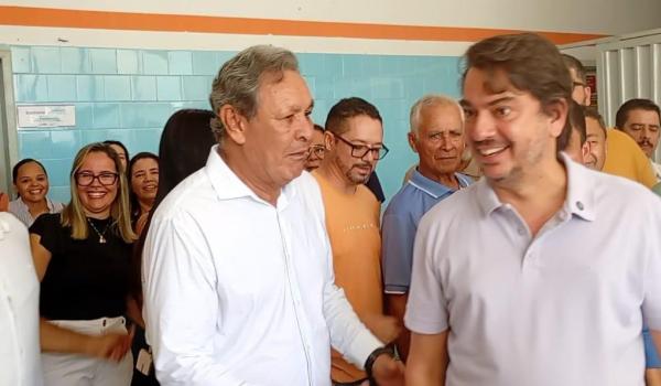 Imagens da PREFEITURA DE BARRA DO MENDES ENTREGA NOVA VAN PARA MELHORIA DO ATENDIMENTO DO TFD