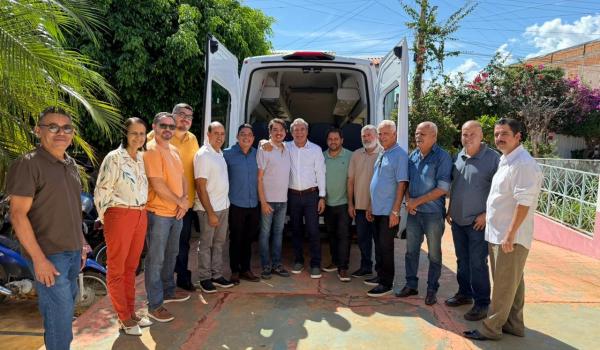 Imagens da PREFEITURA DE BARRA DO MENDES ENTREGA NOVO VEÍCULO PARA ATENDER PACIENTES DO TFD