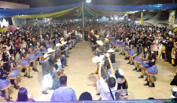 Imagens da PROJETO FORRÓ NA FEIRA FOI UM SUCESSO TOTAL