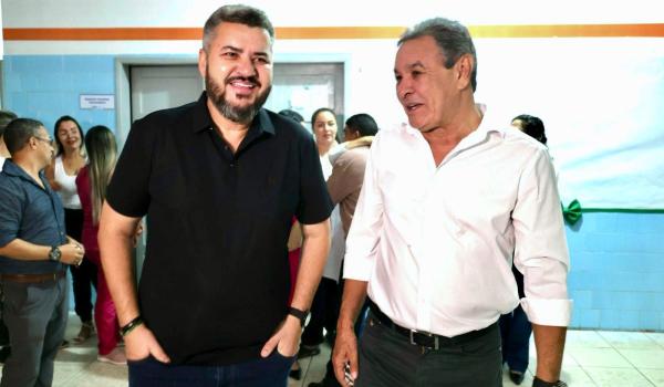 Imagens da SECRETARIA DE SAÚDE DO MUNICÍPIO RECEBE UMA AMBULÂNCIA E MAIS DOIS VEÍCULOS 0 KM COM RECURSOS PRÓPRIOS
