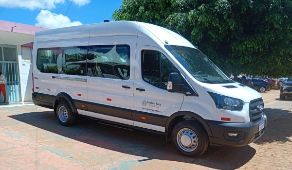 PREFEITURA DE BARRA DO MENDES ENTREGA NOVA VAN PARA MELHORIA...