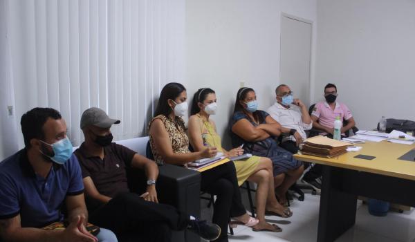 REUNIÃO COM OS SETORES ADMINISTRATIVO E SAÚDE REUNIÃO COM OS SETORES ADMINISTRATIVO E SAÚDE